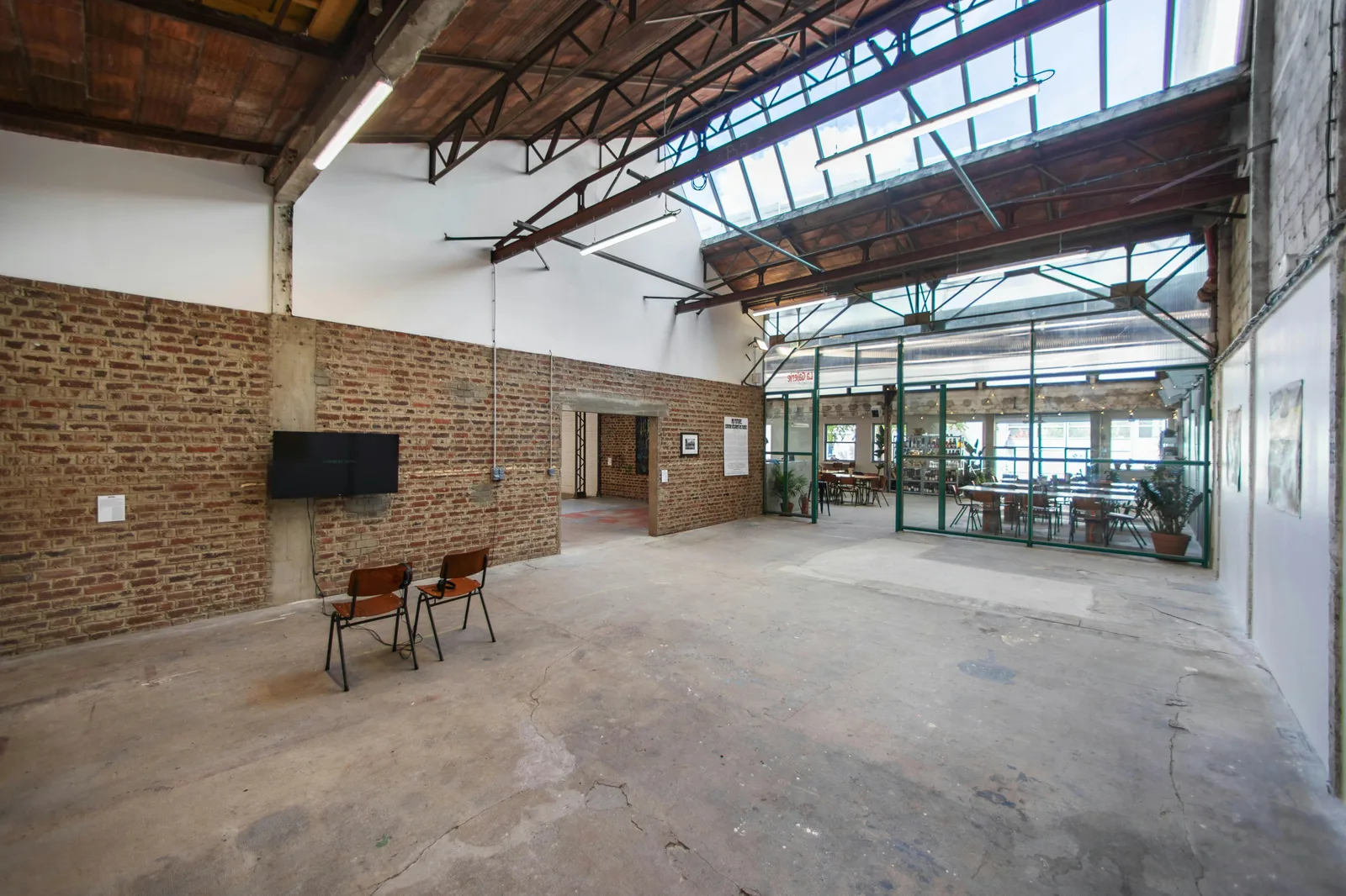 Industrial Gallery and Showroom Space in Montrouge — 2