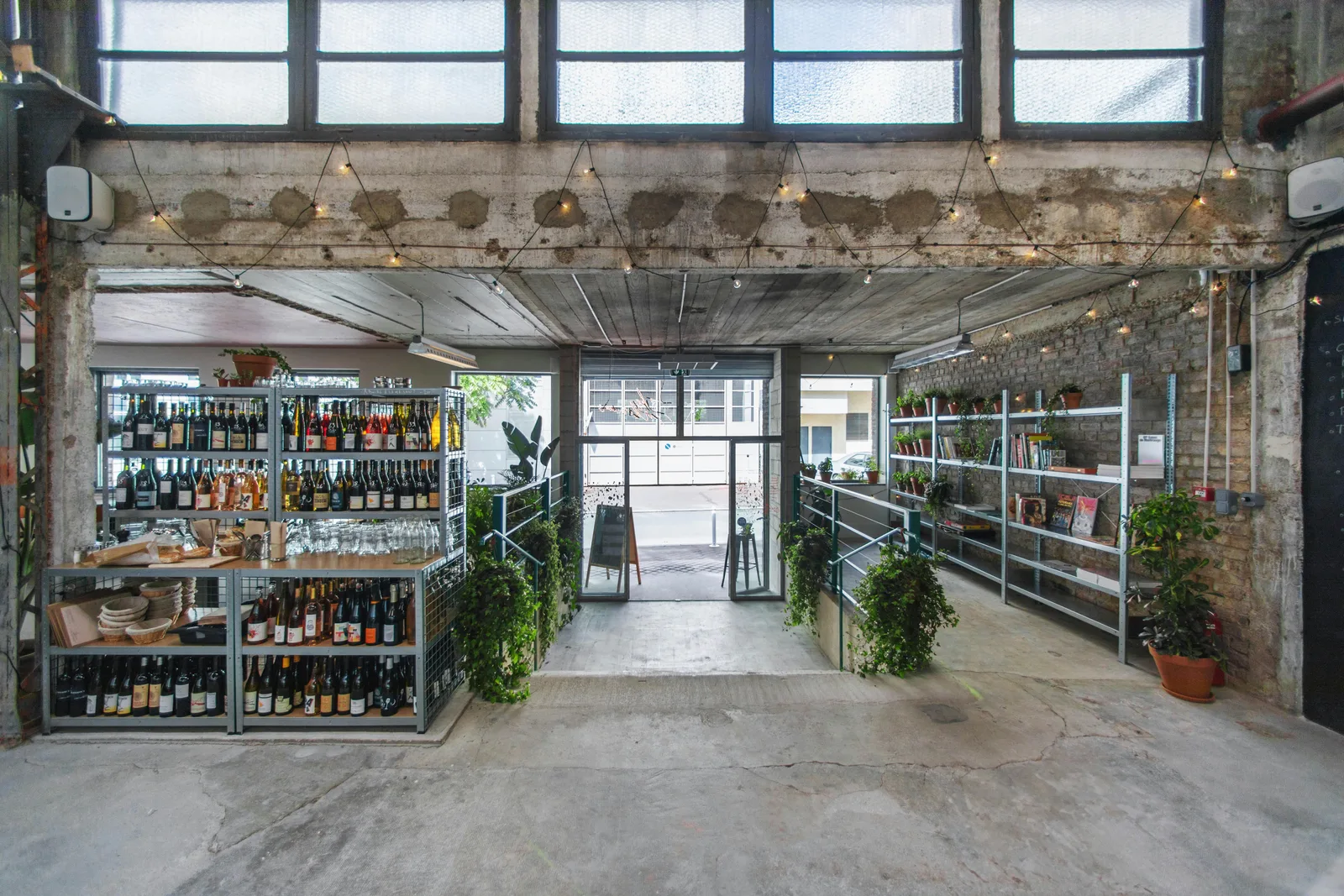 Industrial Gallery and Showroom Space in Montrouge — 4