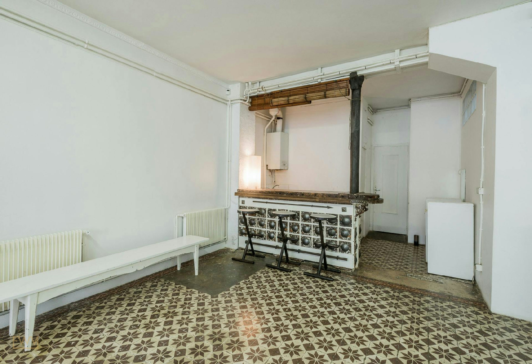 Industrial Loft Gallery in Central Paris — 2