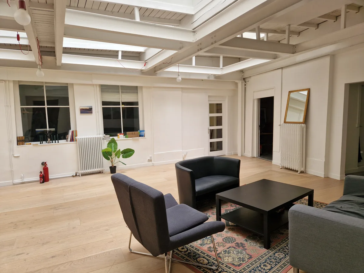 Industrial Loft in Le Marais with Spacious Main Area, 103 sqm, showroom presentation, pop-up rental in Paris, second interio…