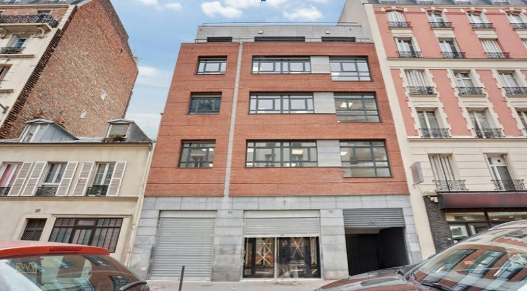 Industrial Office and Gallery Space in Paris 18th, 769 sqm, art exhibition, pop-up rental