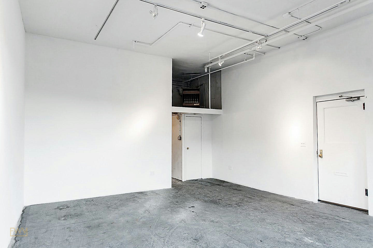 Industrial Pop-Up Boutique in Bushwick, New York, 37 sqm, pop up store