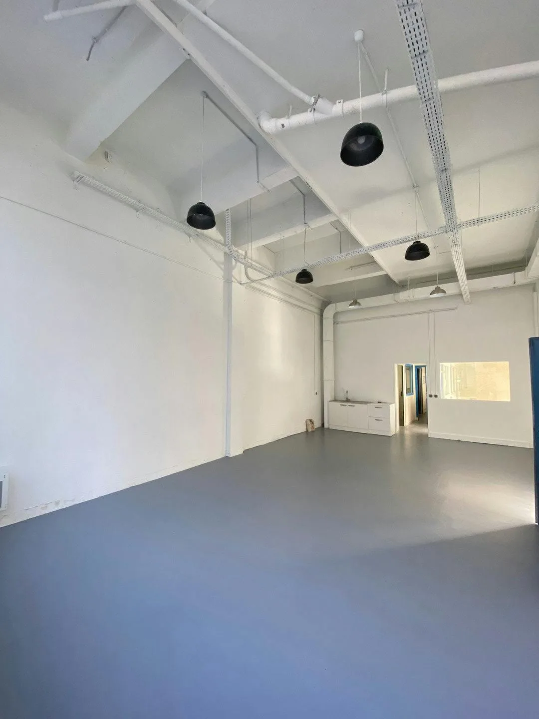 Industrial Showroom and Art Studio in Vincennes