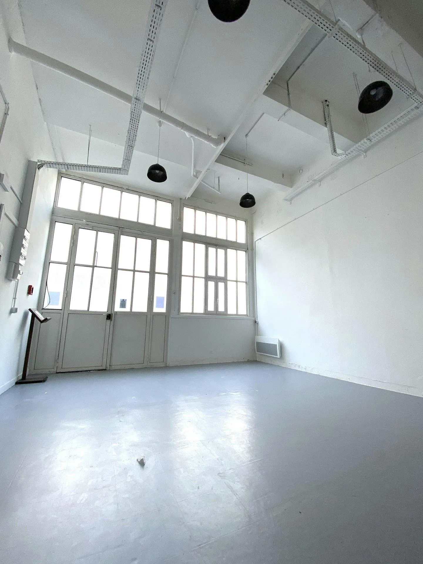 Industrial Showroom and Art Studio in Vincennes — 2
