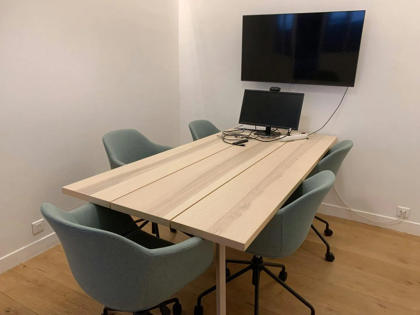 Industrial Showroom and Office Space in Paris 10 — 4