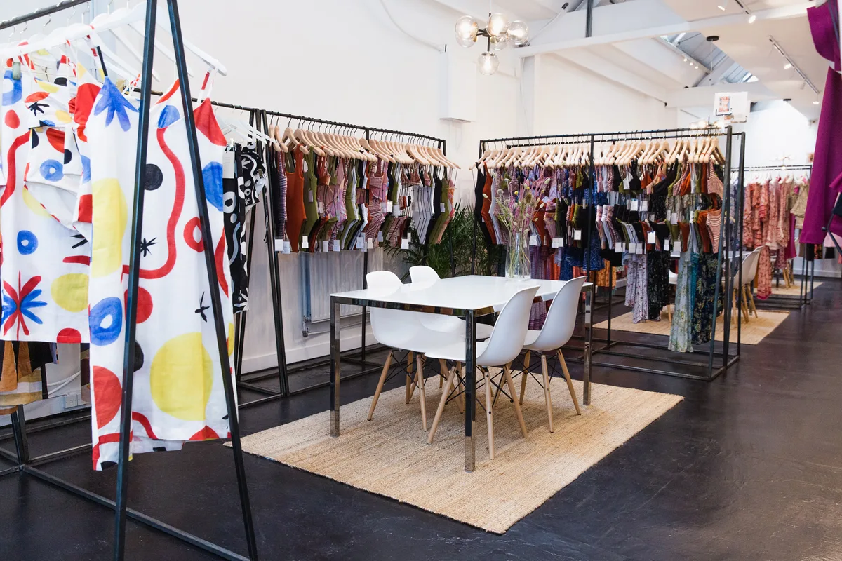 Industrial Showroom Space with Ample Facilities, 186 sqm, pop up store in Greater London, second interior view