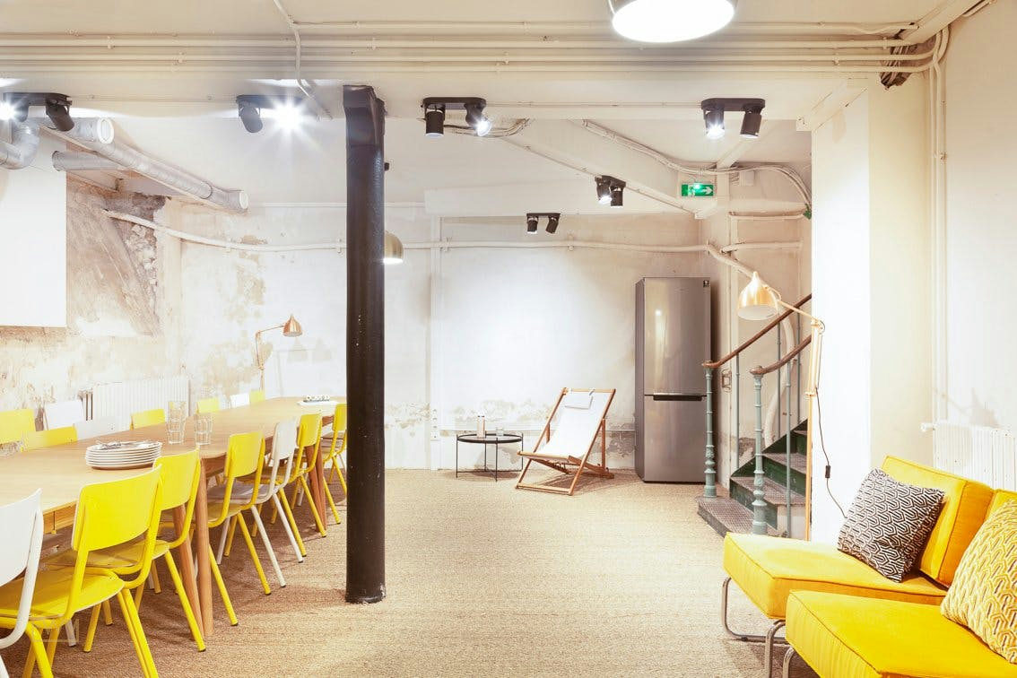 Industrial Space with Pop Design on Rue de Valenciennes, 230 sqm, showroom presentation, pop-up rental in Paris
