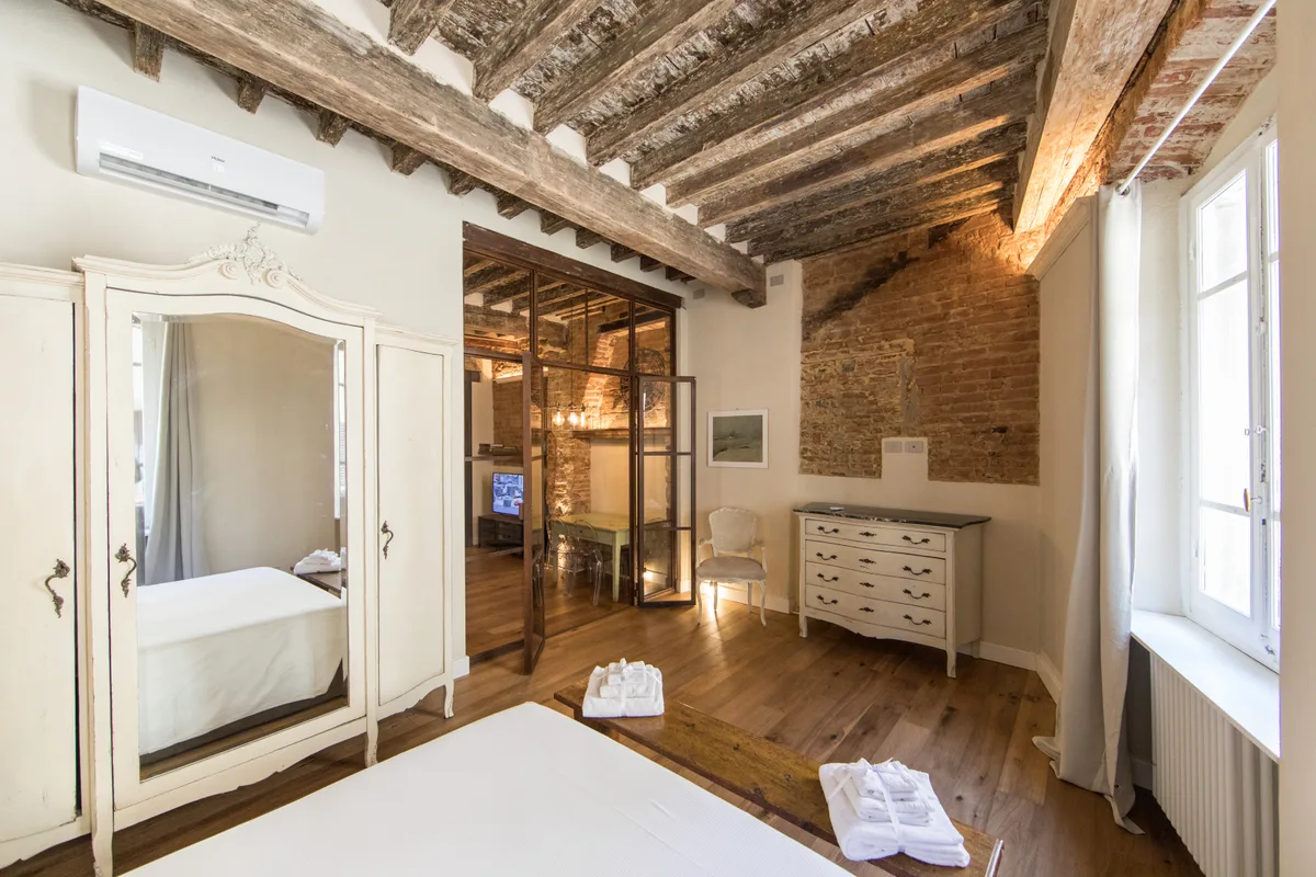 Industrial-Style Loft in Historic Florence, 60 sqm, photo shoot, pop-up rental in Firenze, third interior view