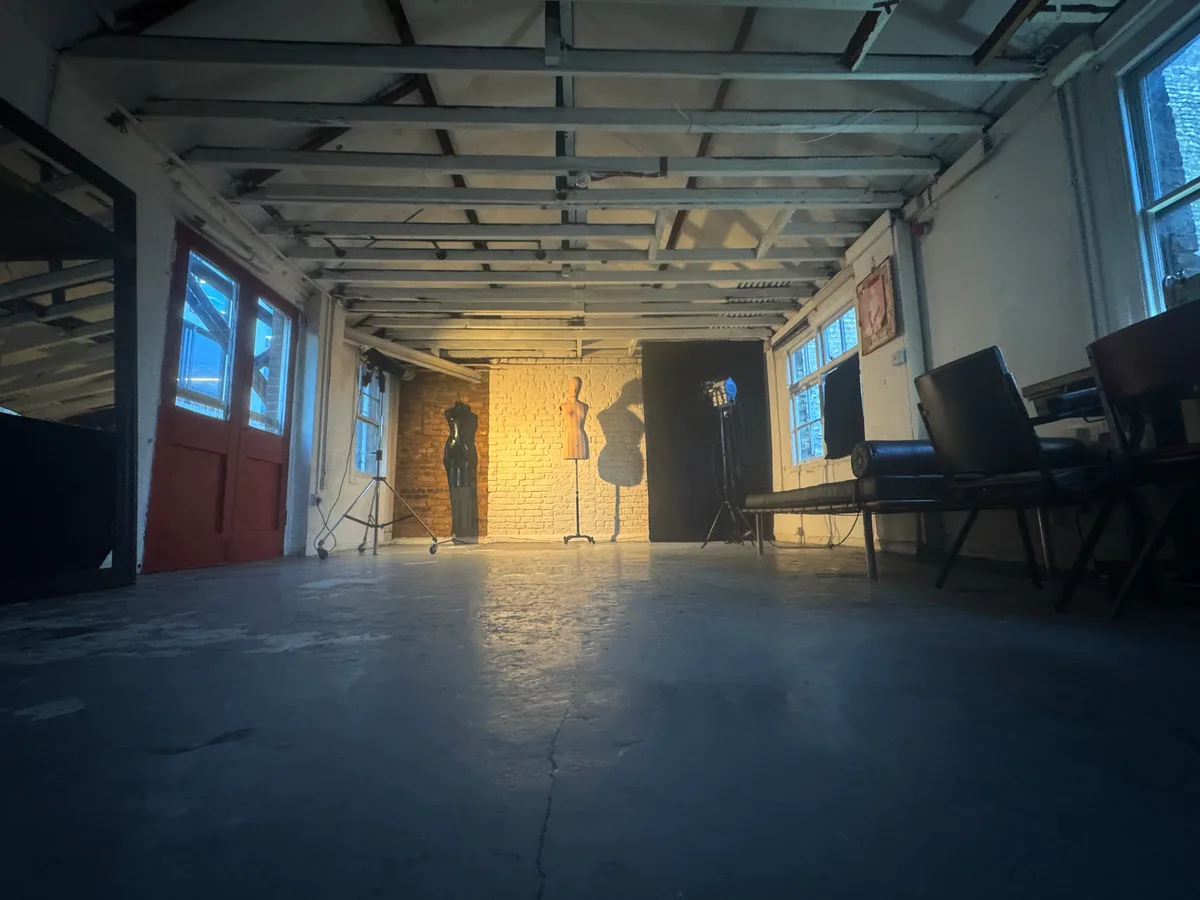 Industrial Warehouse Photography and Film Studio Loft, 84 sqm, photo shoot, pop-up rental in Greater London, second interior…