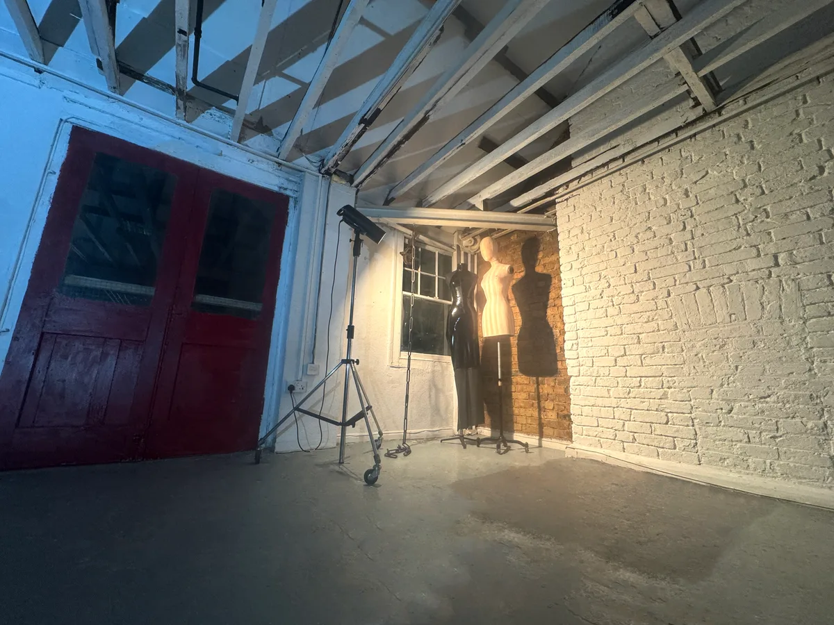 Industrial Warehouse Photography and Film Studio Loft, 84 sqm, photo shoot, pop-up rental in Greater London, additional inte…