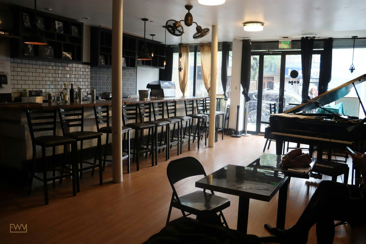 Intimate Cafe and Bar Space in the Lower East Side, 48 sqm, pop up store in New York