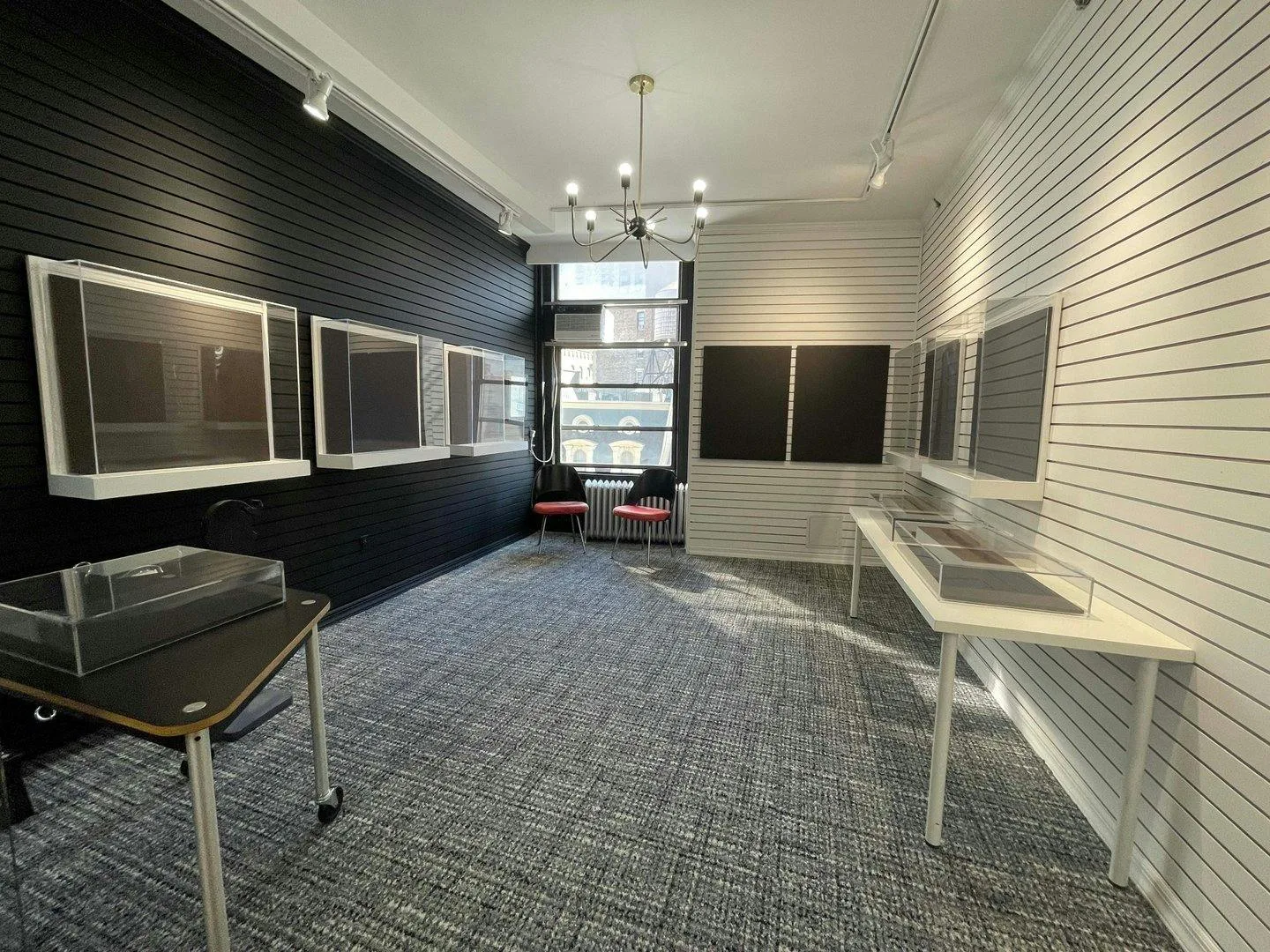 Intimate Commercial Space in Midtown New York — 3