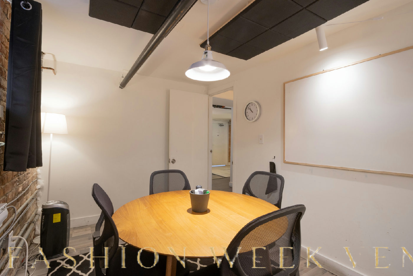 Intimate Meeting Room for Small Gatherings, 9 sqm, private event, pop-up rental in Toronto, interior view