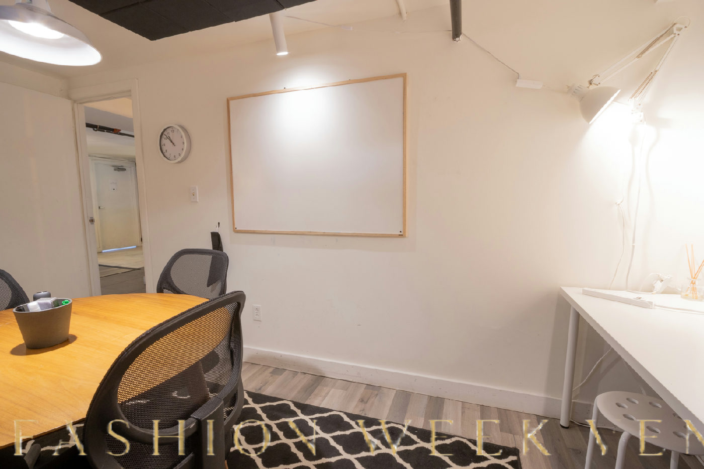 Intimate Meeting Room for Small Gatherings, 9 sqm, private event, pop-up rental in Toronto, second interior view