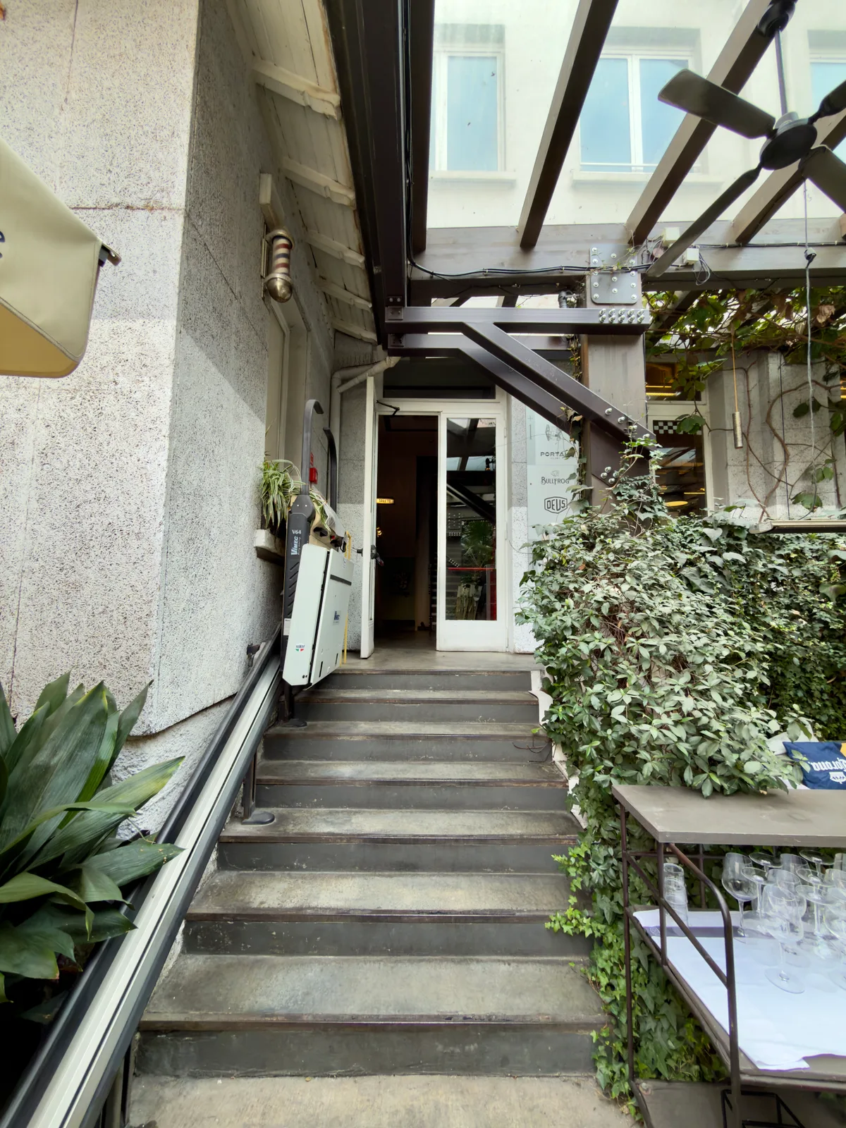 Intimate Pop-Up Space in the Heart of Isola, Milan, 25 sqm, pop up store in Milano, interior view