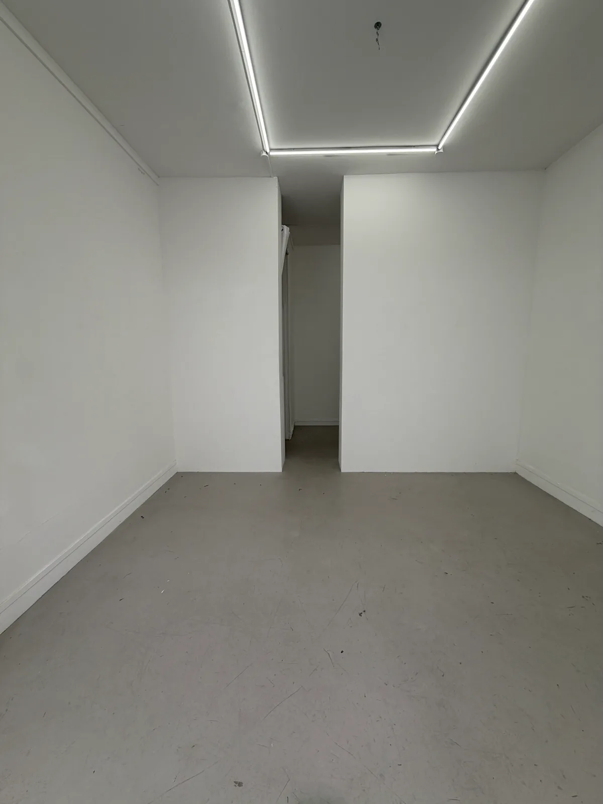 Intimate Showroom Space in Le Marais, 28 sqm, showroom presentation, pop-up rental in Paris, second interior view