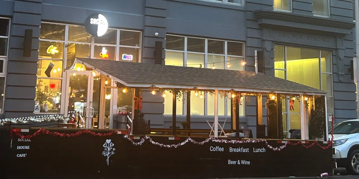 Intimate Williamsburg Cafe and Bar Social House — 3