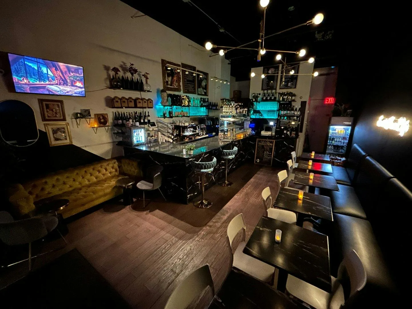 Intimate Williamsburg Cafe and Bar Social House — 4
