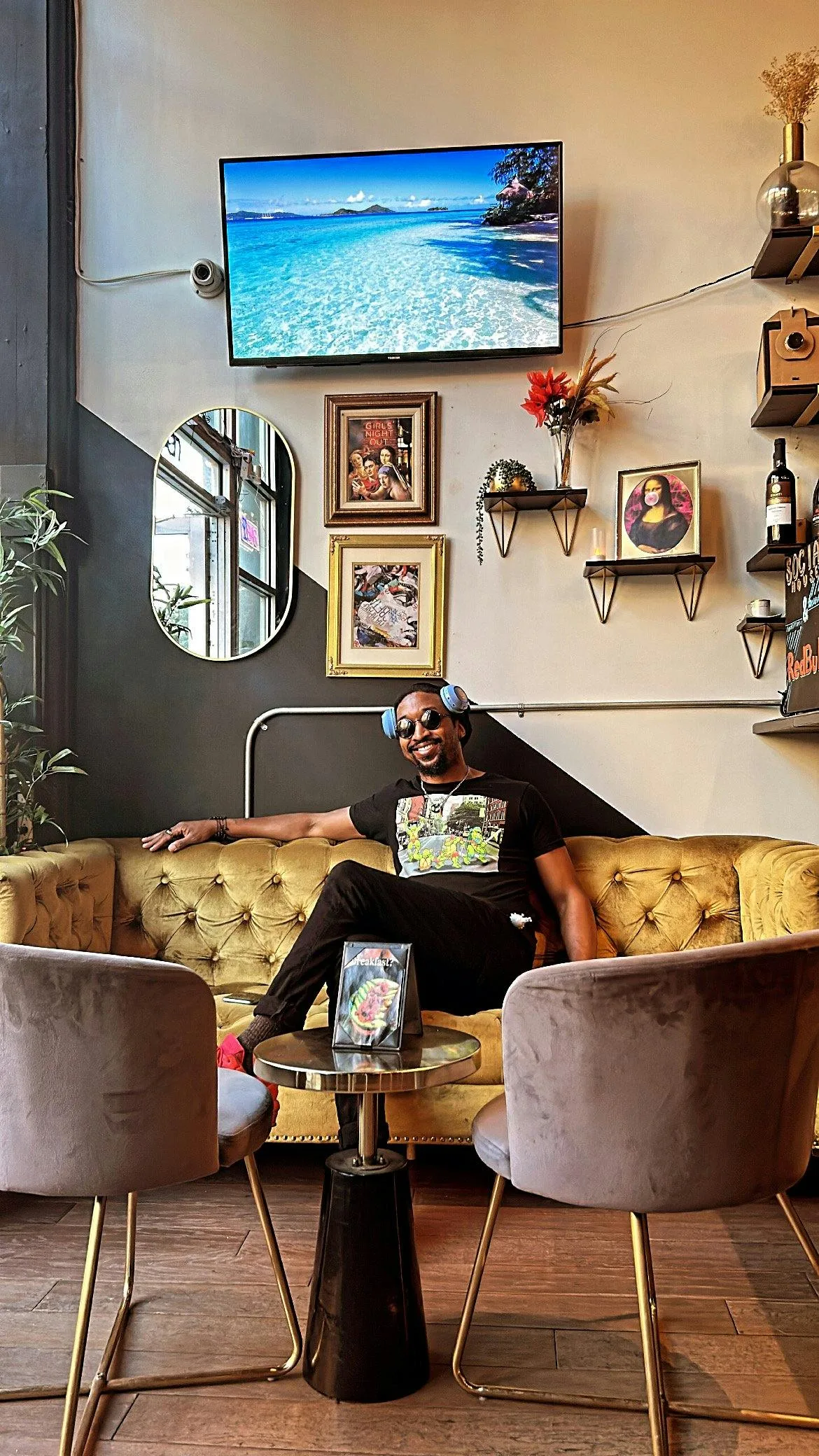 Intimate Williamsburg Cafe and Bar Social House — 5