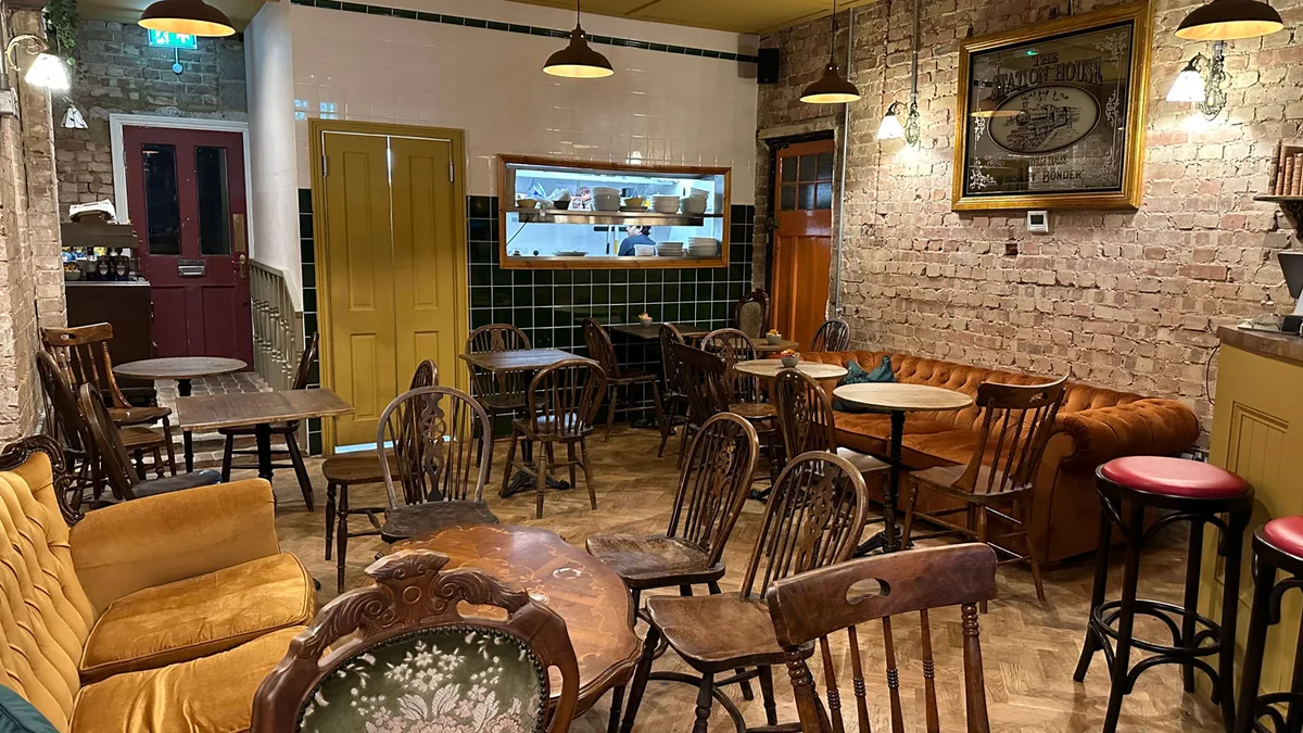 Inviting Venue with Fully Equipped Kitchen and Bar, 44 sqm, cocktail reception, pop-up rental in Wembley Park