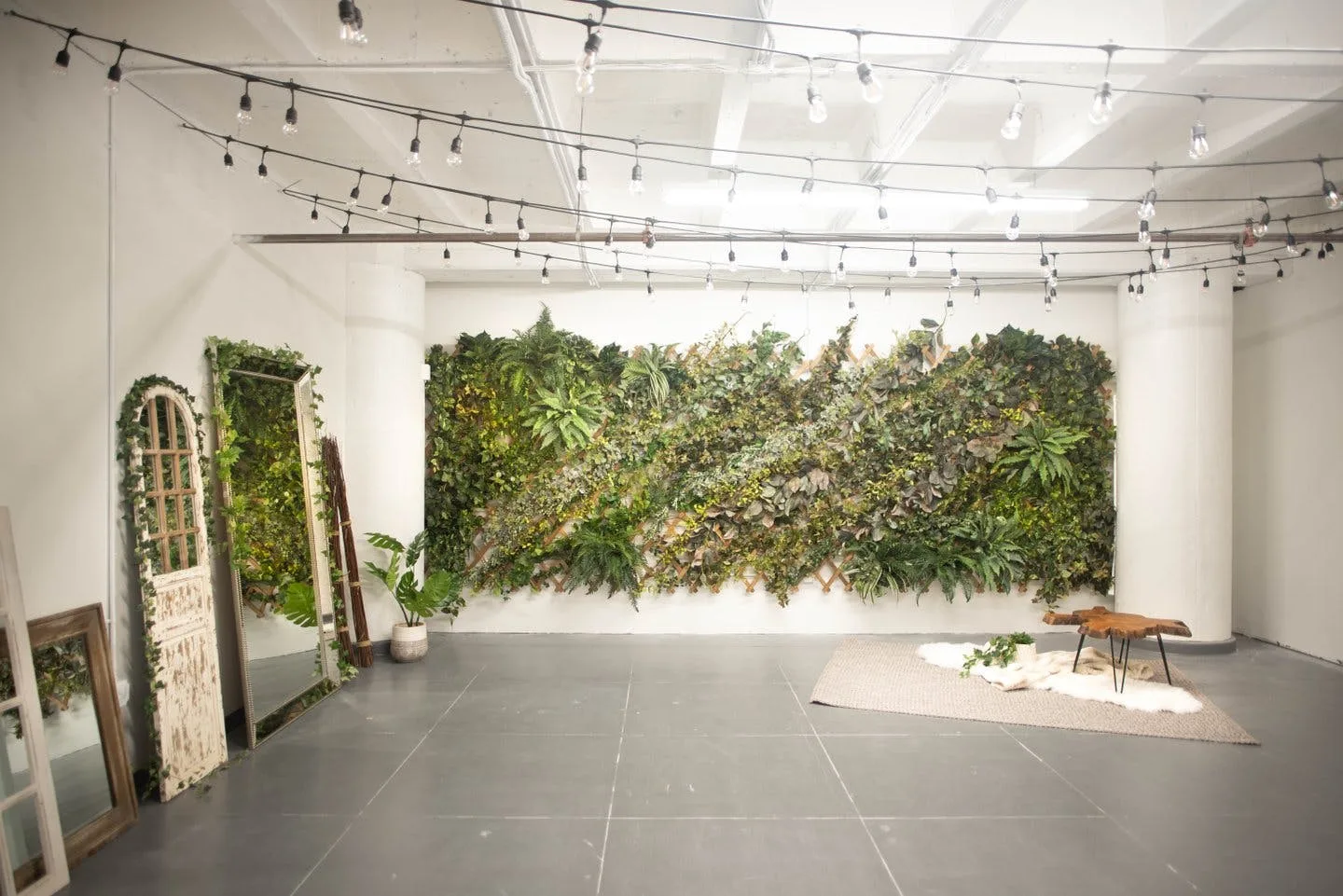 Ivy Wall Studio with Mirrors in Downtown Los Angeles — 2