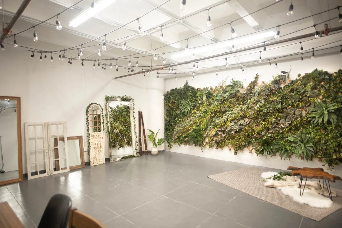 Ivy Wall Studio with Mirrors in Downtown Los Angeles — 4