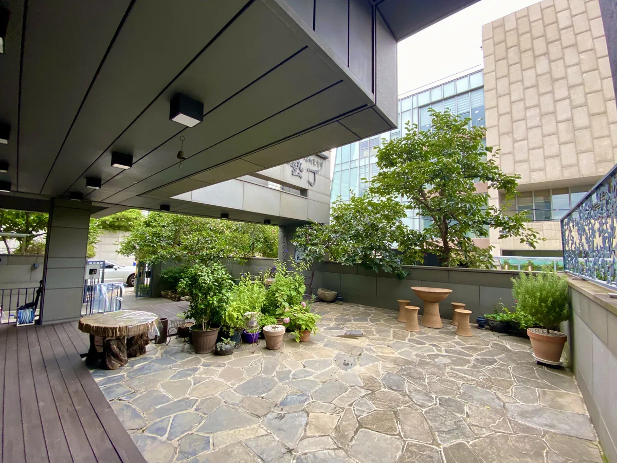 Kimdelsalon - Versatile Cultural Space with Garden Terrace, 300 sqm, popup store in Yeoksam-dong, second interior view