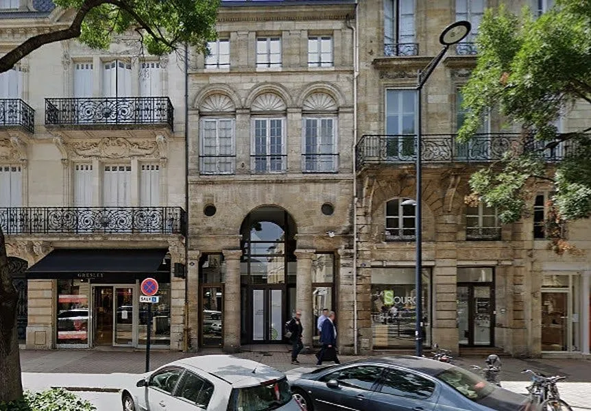Large 375 sqm Boutique Shop for Rent in Bordeaux Downtown