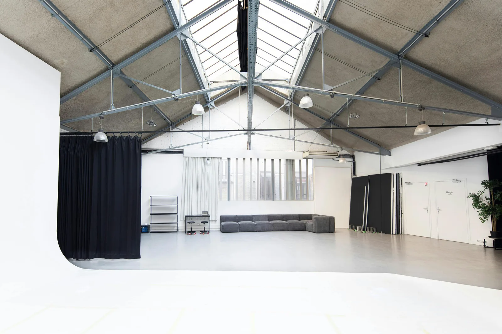Large 450 sqm Versatile Studio in Paris 18th Arrondissement