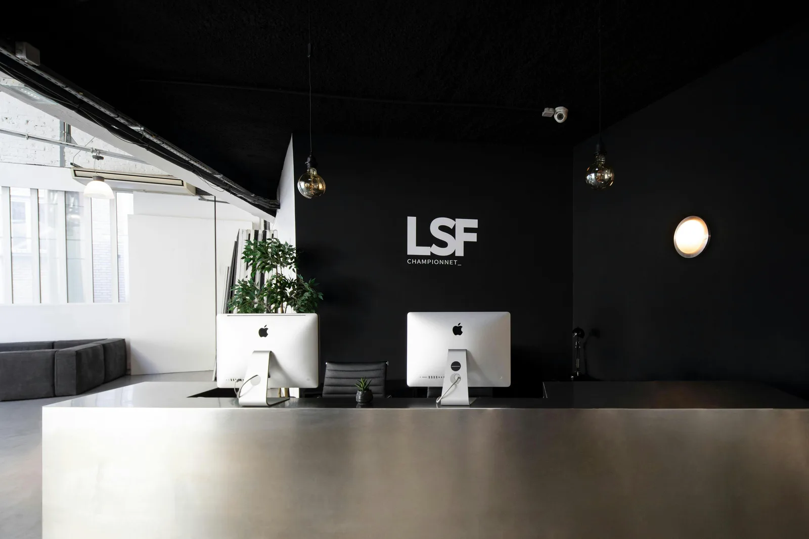 Large 450 sqm Versatile Studio in Paris 18th Arrondissement — 3