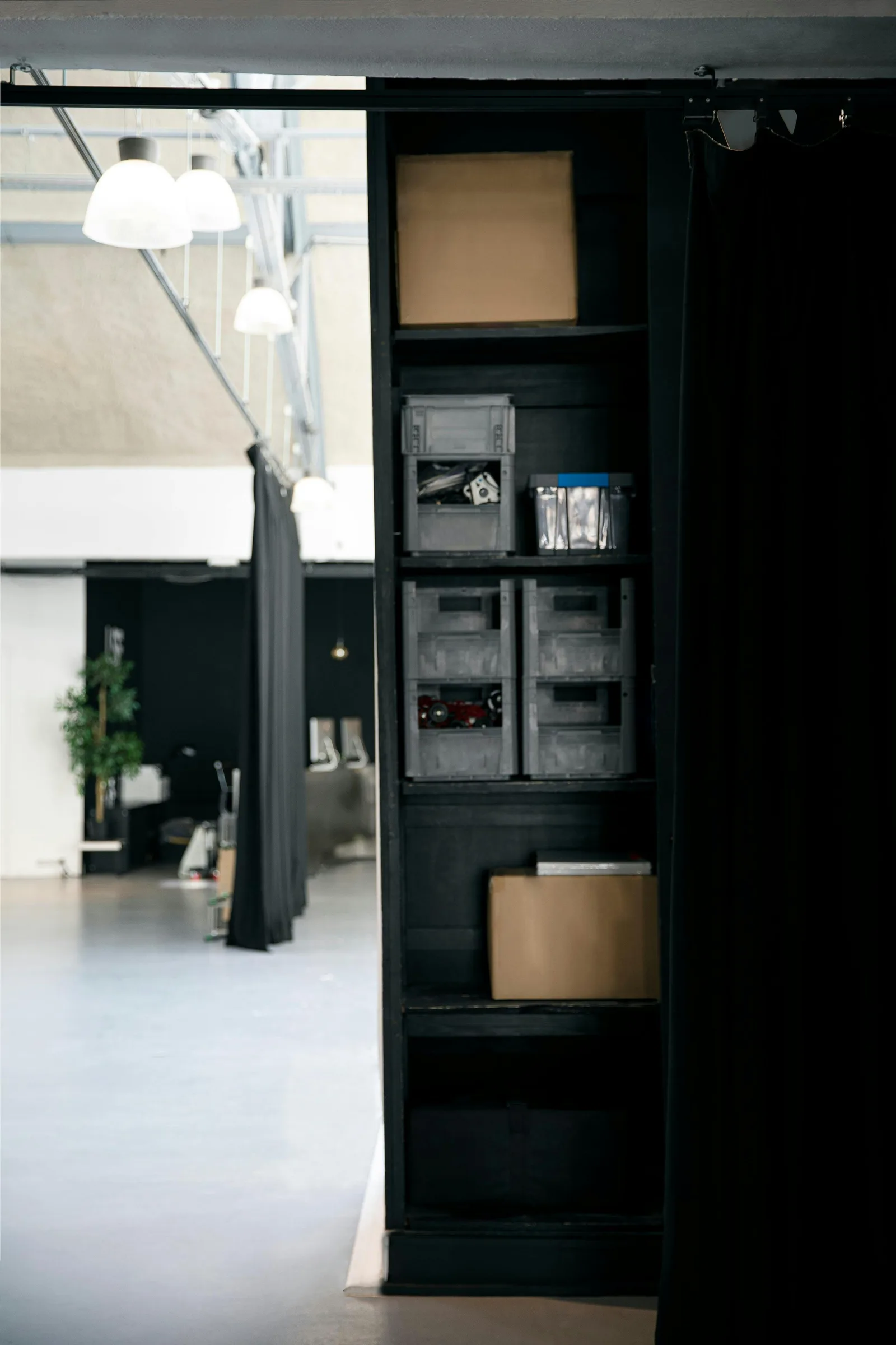 Large 450 sqm Versatile Studio in Paris 18th Arrondissement — 4