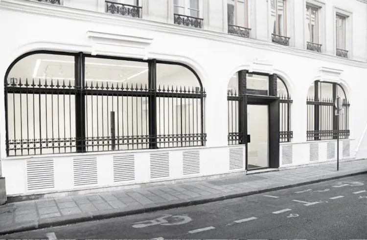 Large 460 sqm Showroom and Retail Space on Rue Froissart — 2