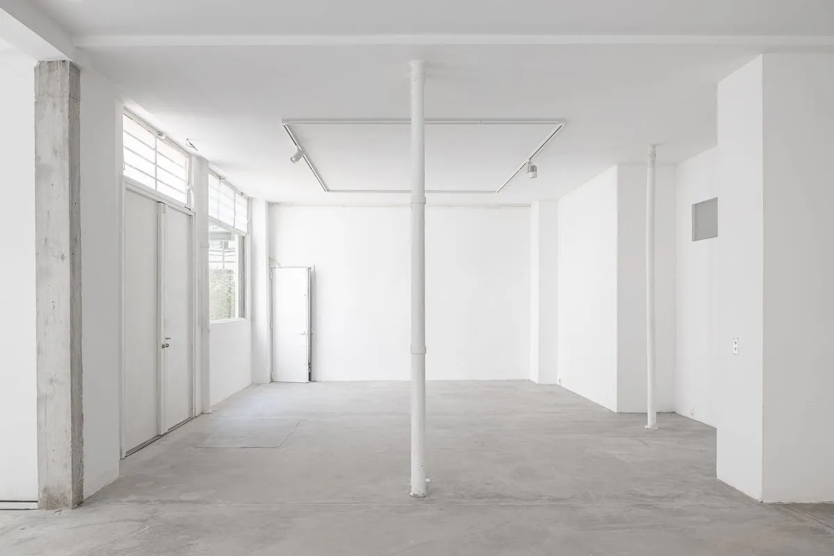 Large 460 sqm Showroom and Retail Space on Rue Froissart — 5