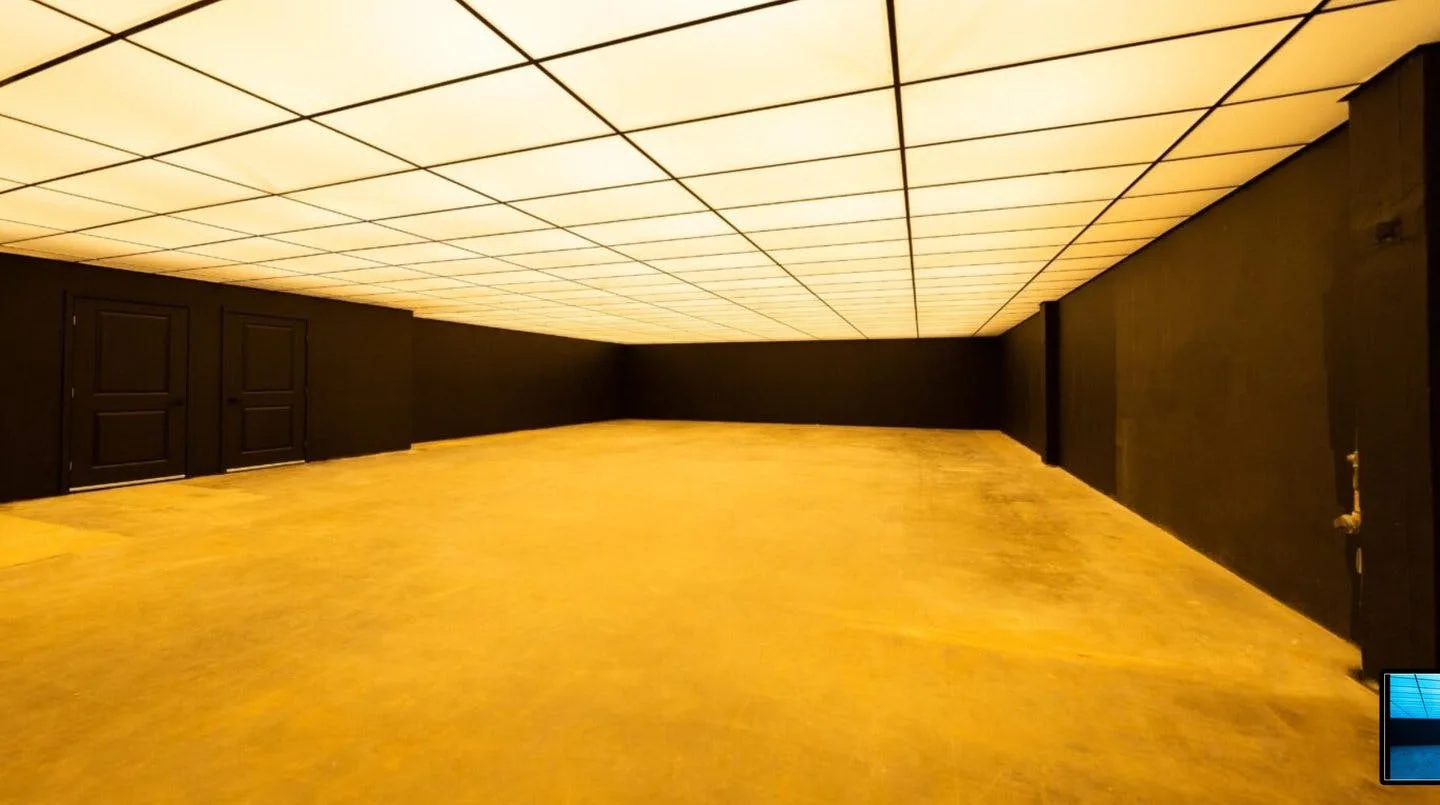 Large Blackout Studio with RGB Ceiling and Car Access