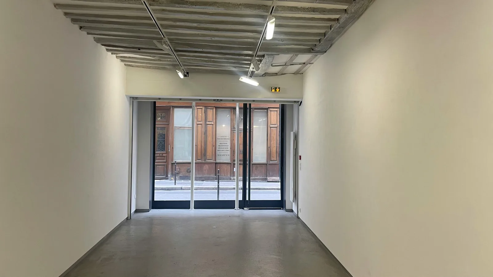 Large Commercial Space in Le Marais, Paris — 5