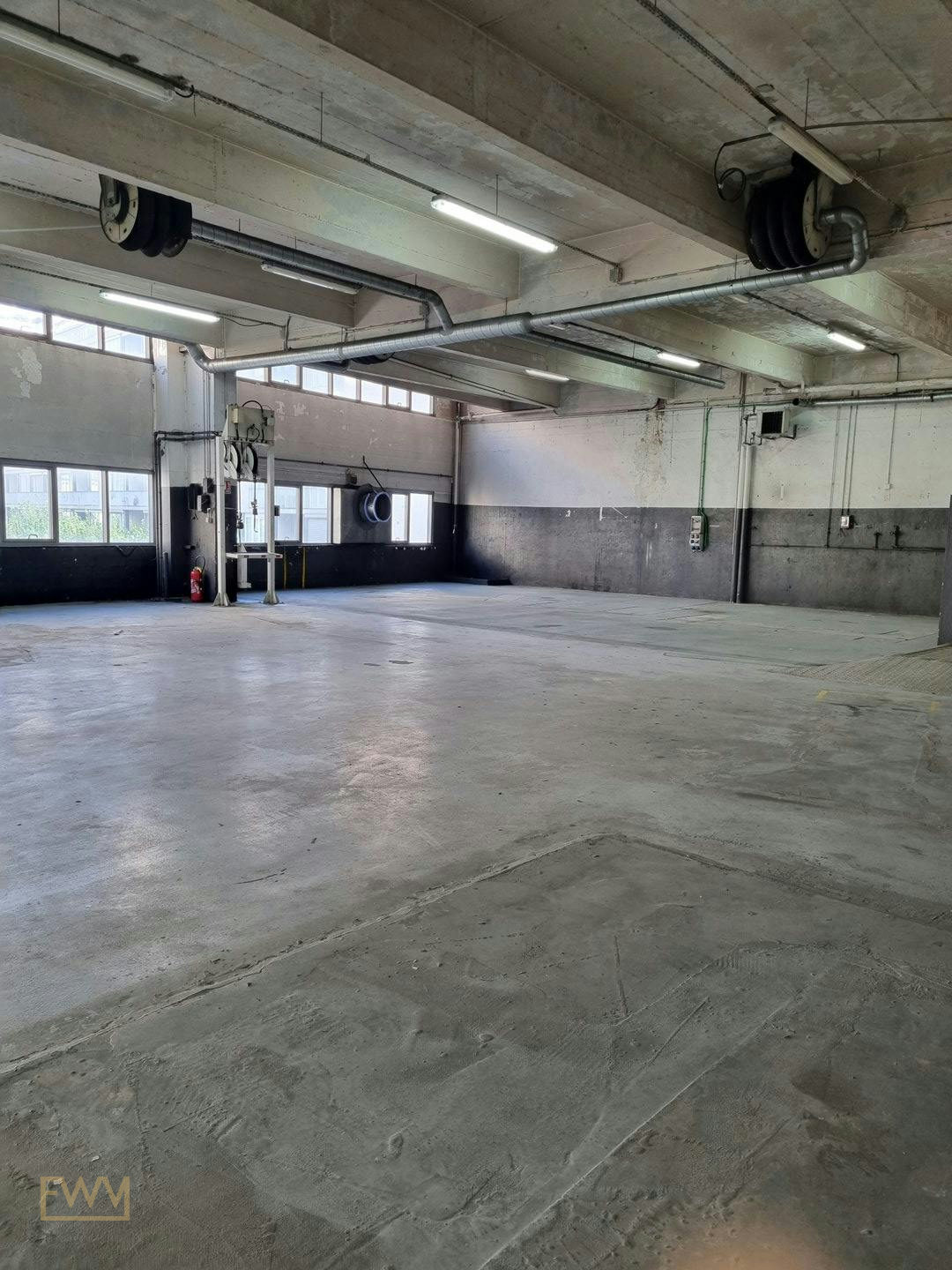 Large Commercial Space on Quai de Grenelle, Paris, 7765 sqm, pop up store, second interior view