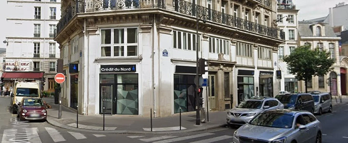 Large Corner Boutique on Rue du Louvre, Paris — 4