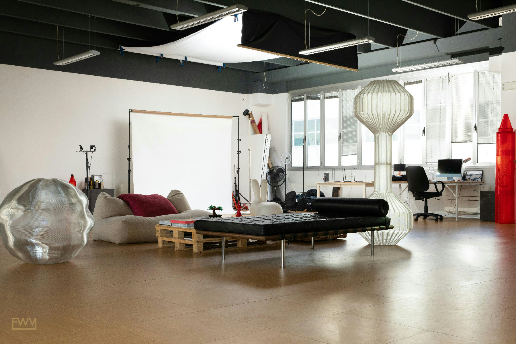 Large Creative Loft with Terrace in South West Milan, 200 sqm, art exhibition, pop-up rental in Milano