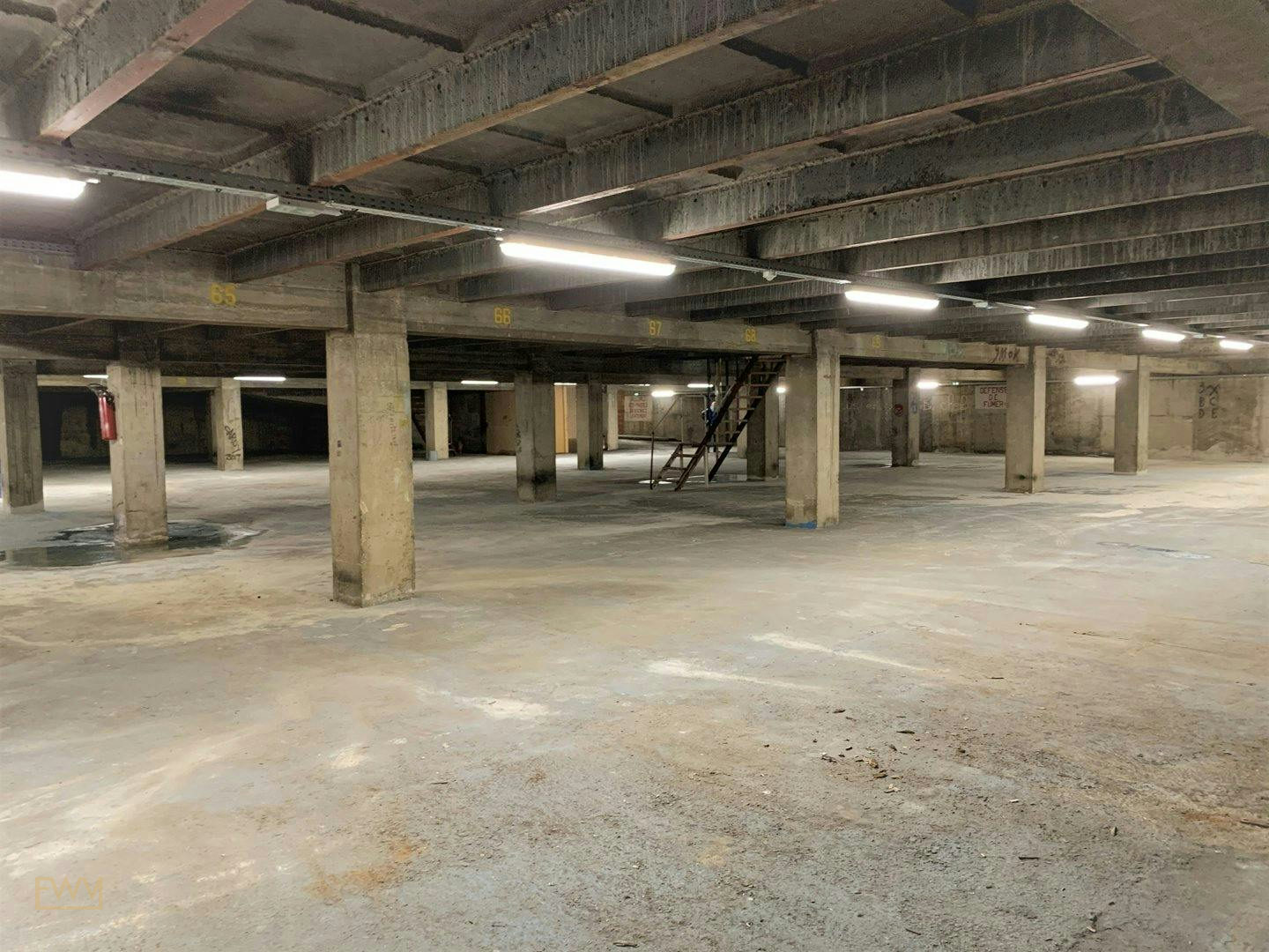 Large Event Garage in the 19th Arrondissement of Paris, 2500 sqm, art exhibition, pop-up rental, interior view