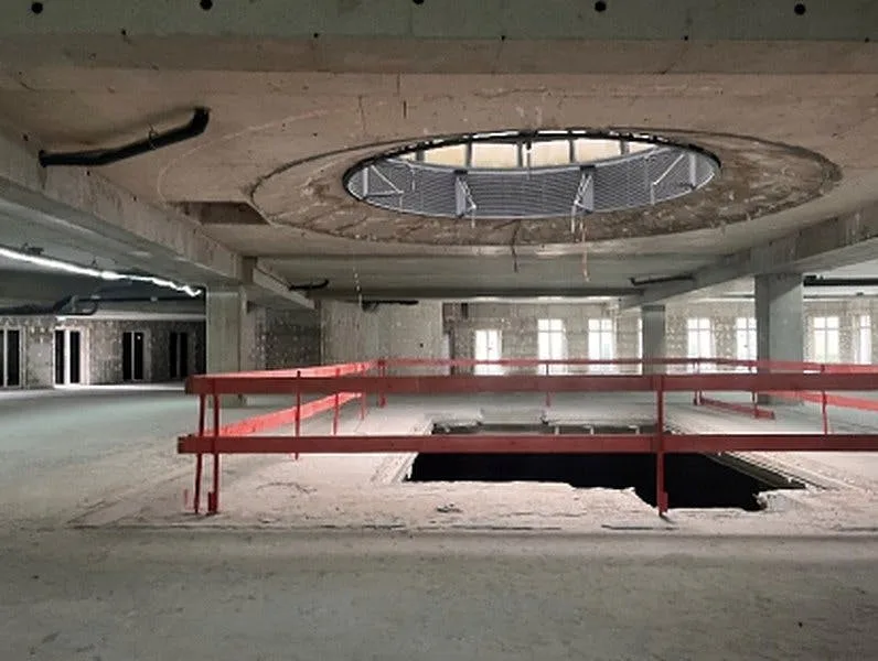 Large Industrial Event Space on Boulevard Haussmann, Paris — 4