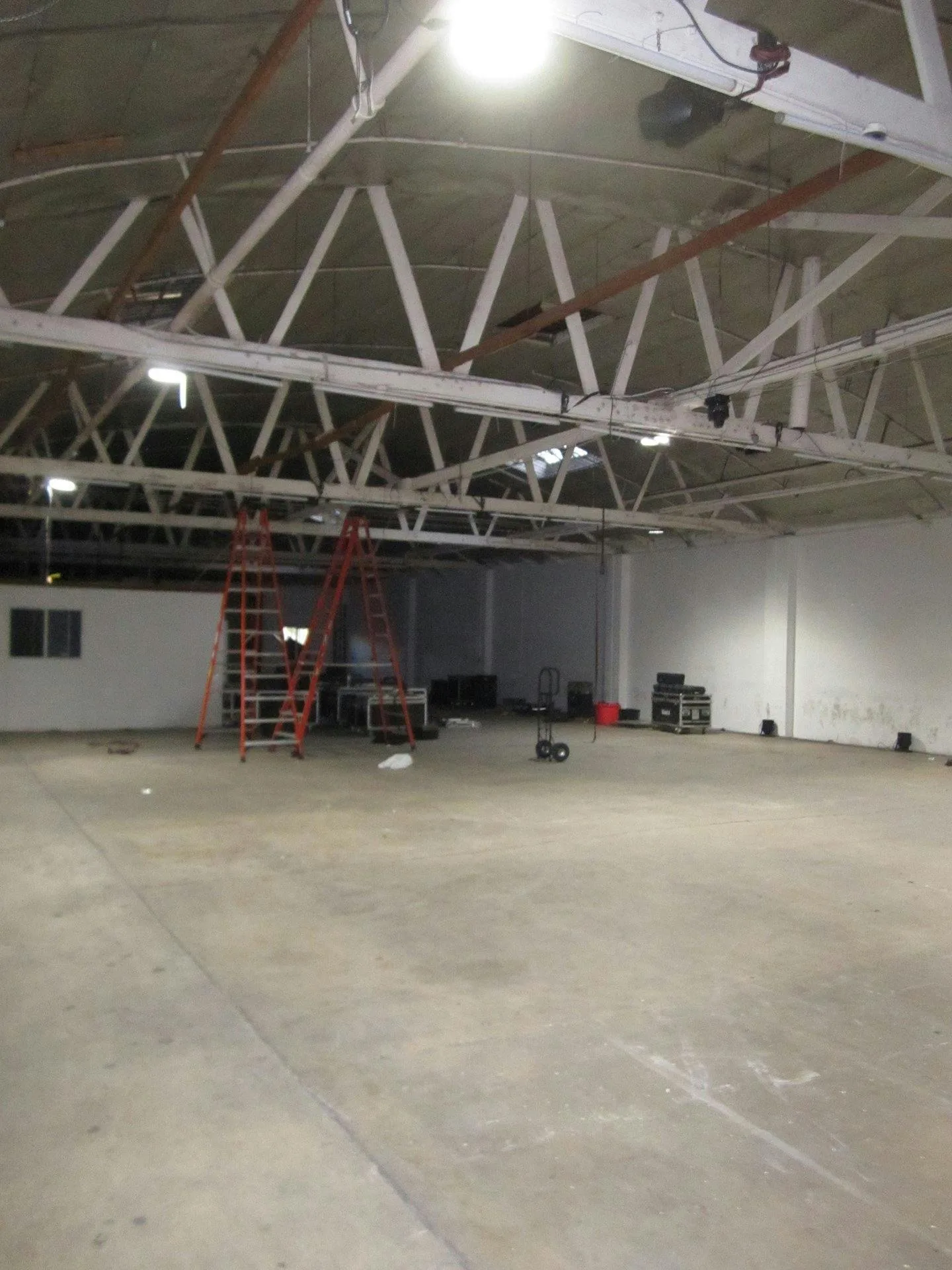 Large Industrial Warehouse Space Multiuse in Los Angeles — 2