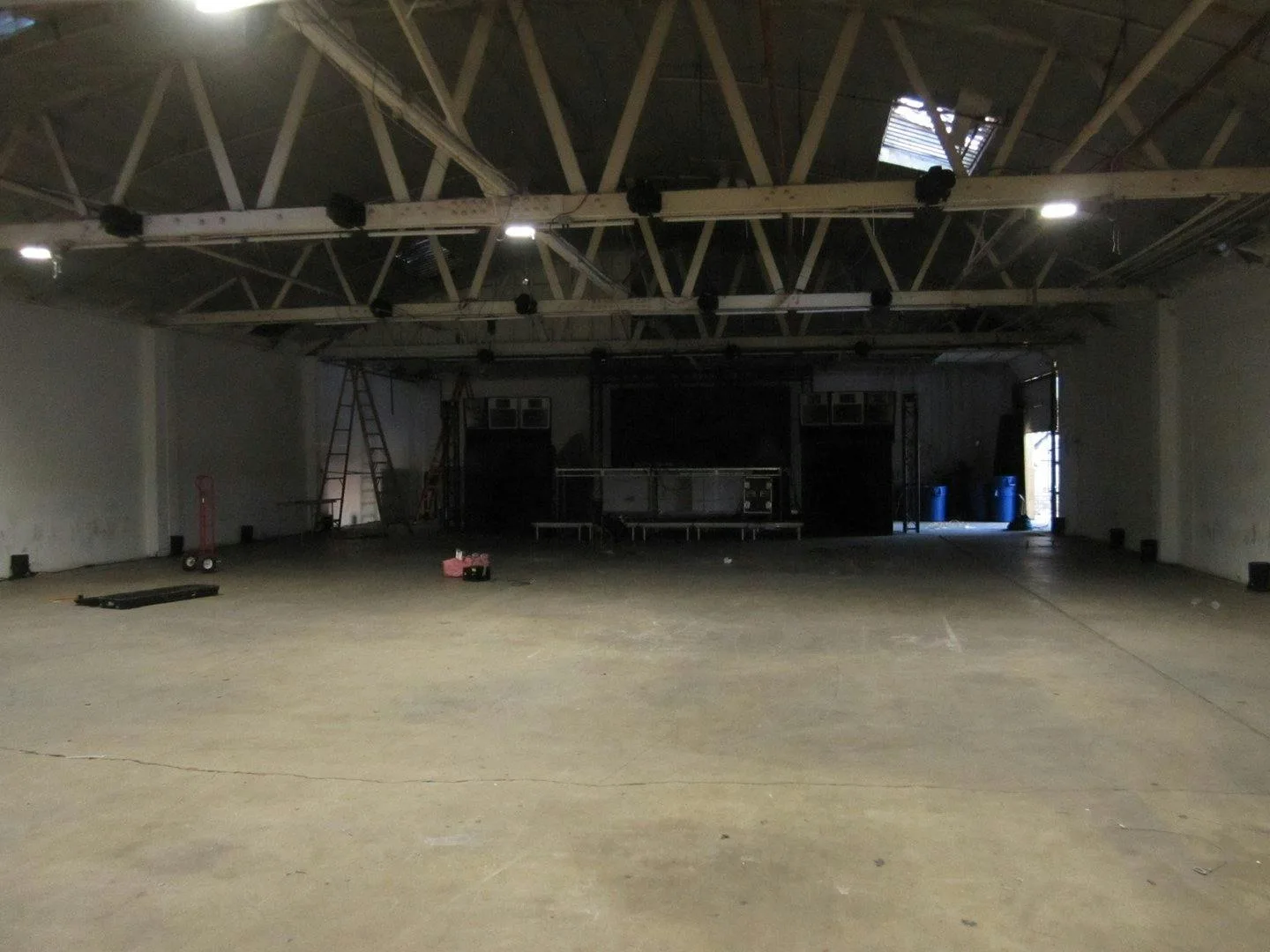 Large Industrial Warehouse Space Multiuse in Los Angeles — 4
