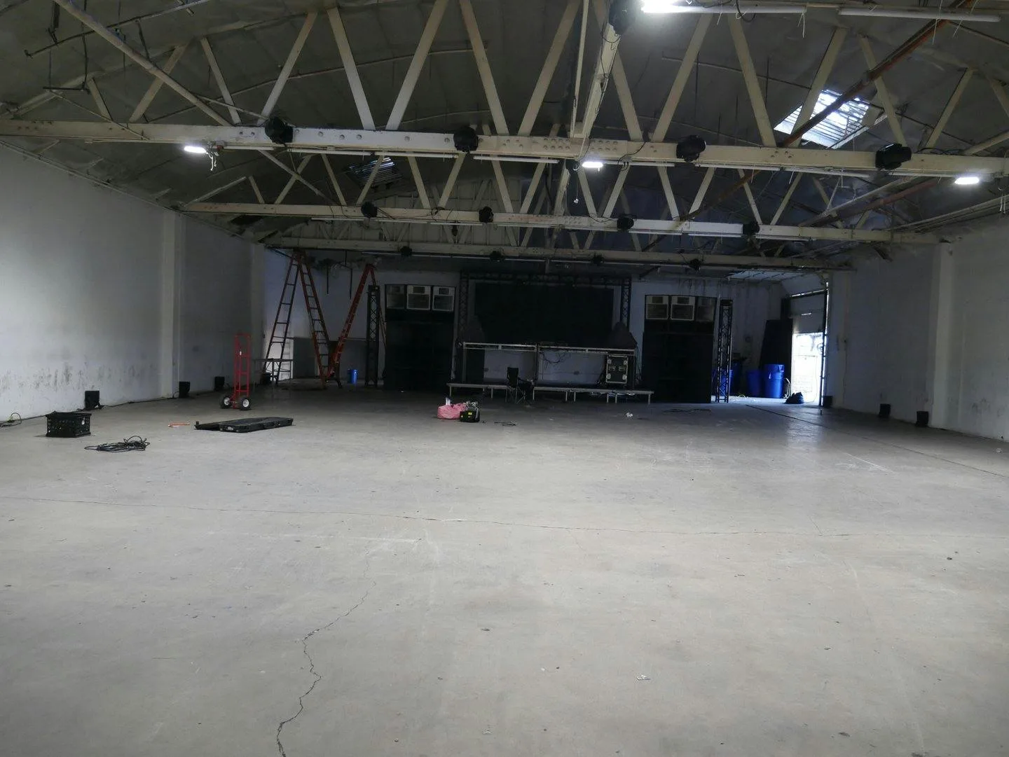 Large Industrial Warehouse Space Multiuse in Los Angeles — 5
