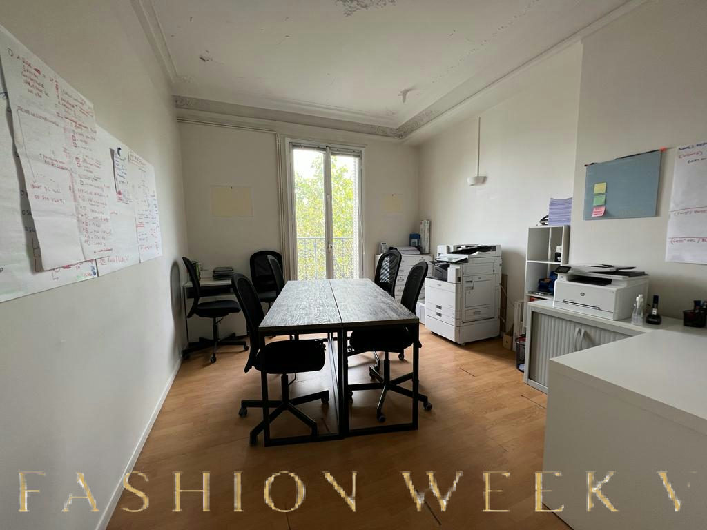 Large Office Apartment with Notre Dame View, 74 sqm, networking event, pop-up rental in Paris