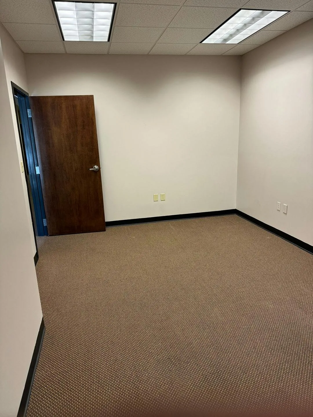 Large Office Space on Westerre Parkway, Richmond — 2