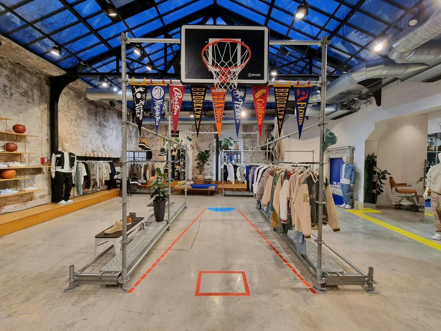 Large Versatile Commercial Space in Le Marais, Paris — pop-up space in Paris