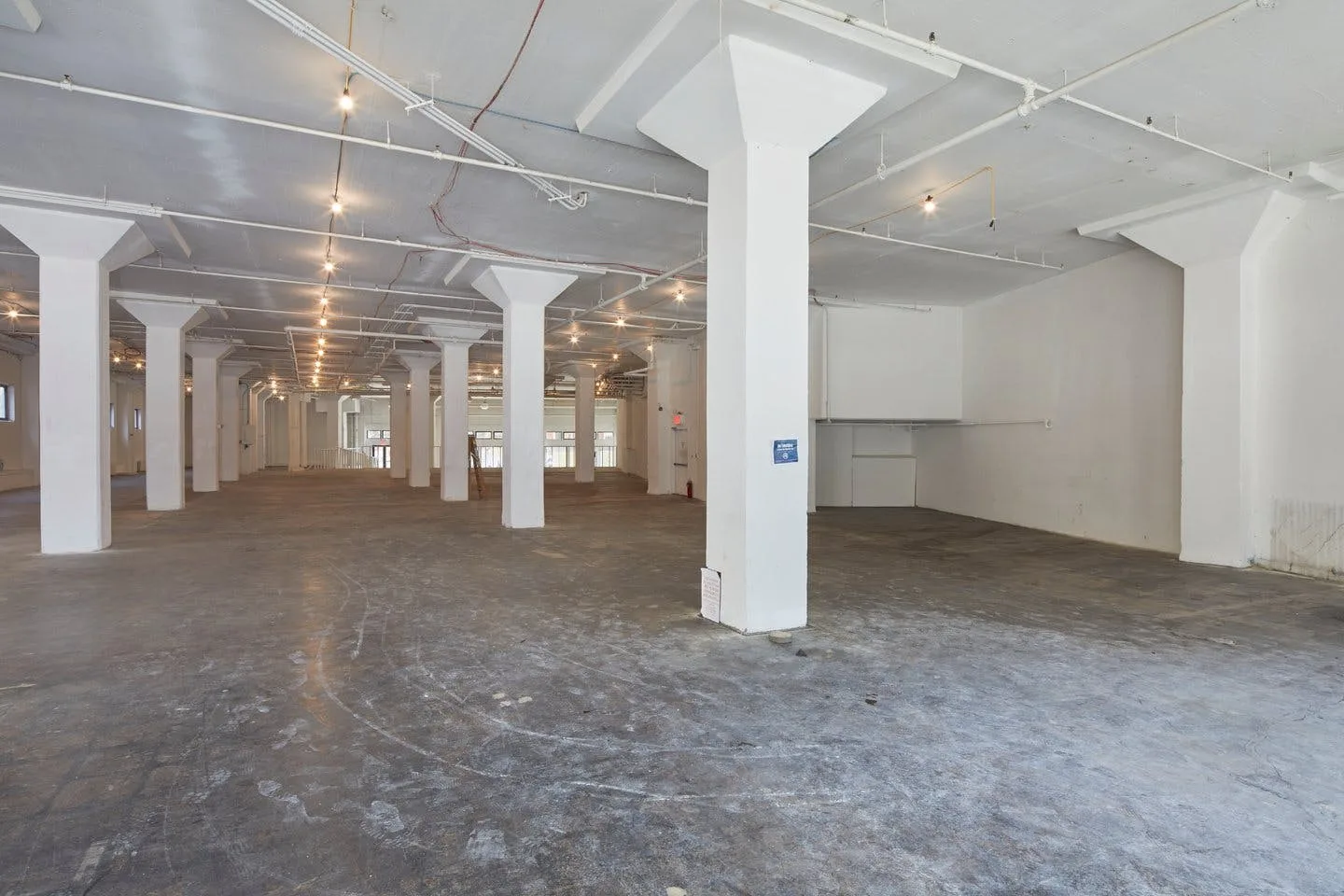 Large White Box Space with Open Floor Plan in Soho — 3