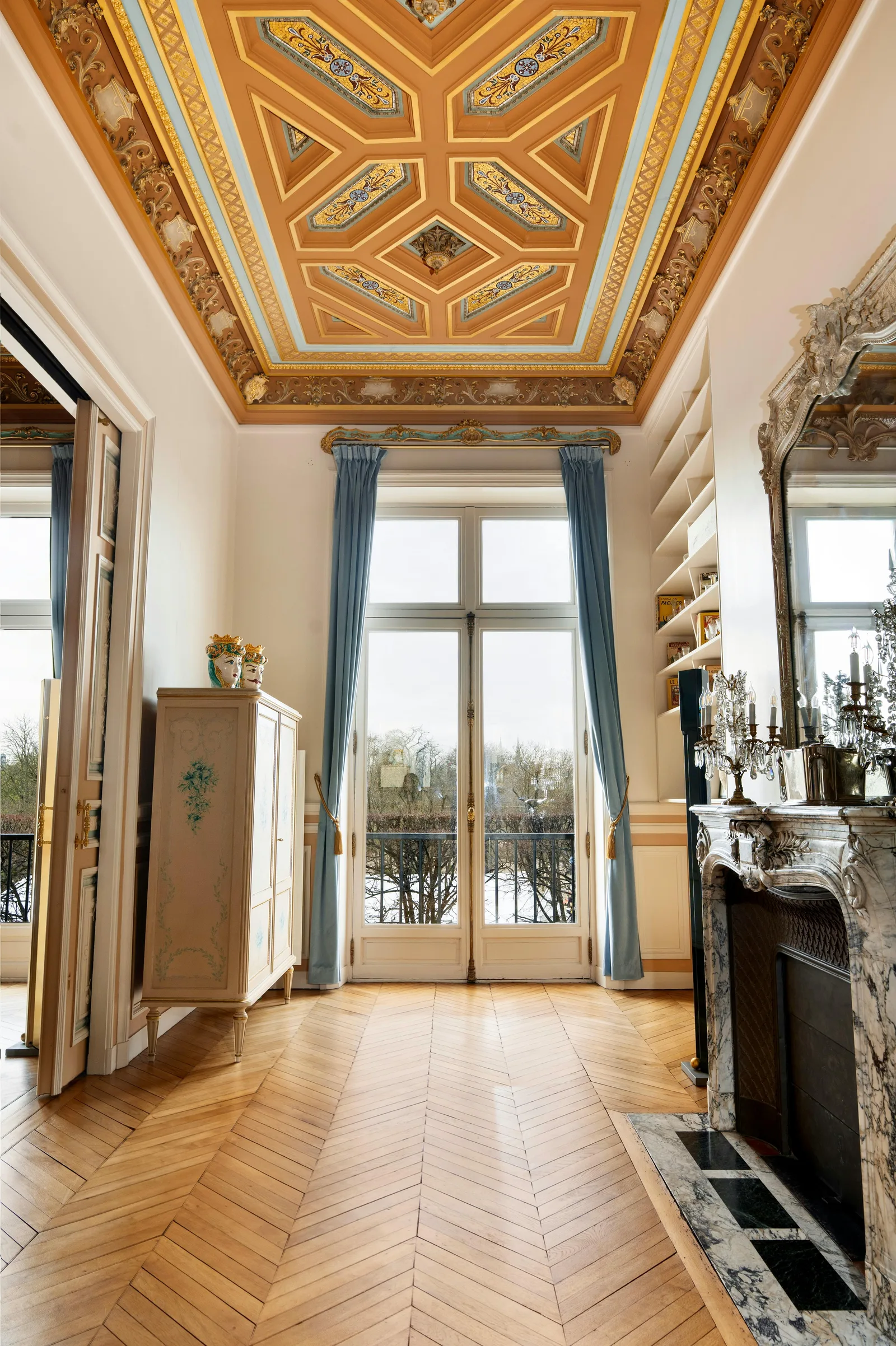 Les Etages Rivoli - Marie Antoinette Showroom in Paris — 4