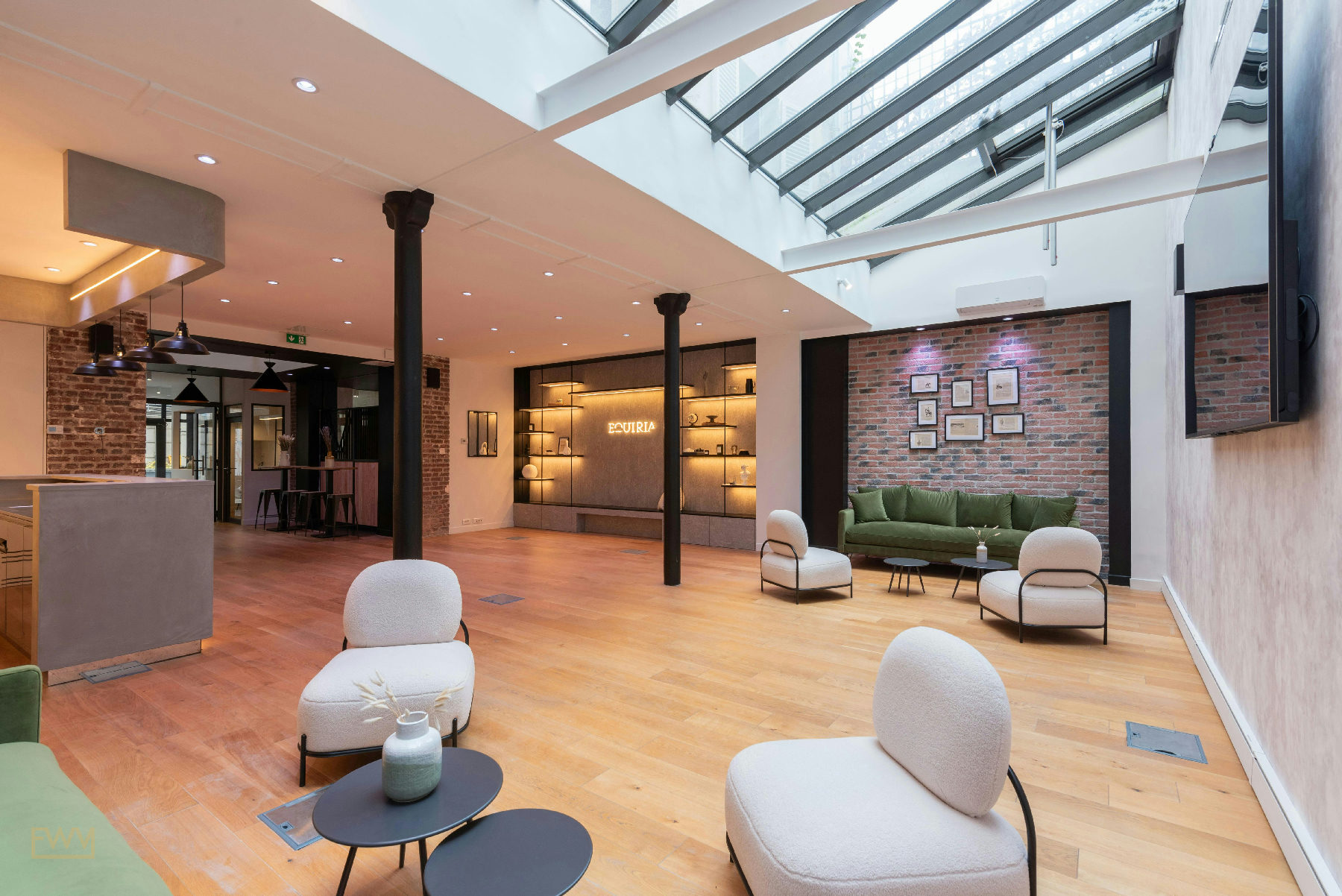 Loft – Equiria Showroom in Paris République, 180 sqm, pop up store