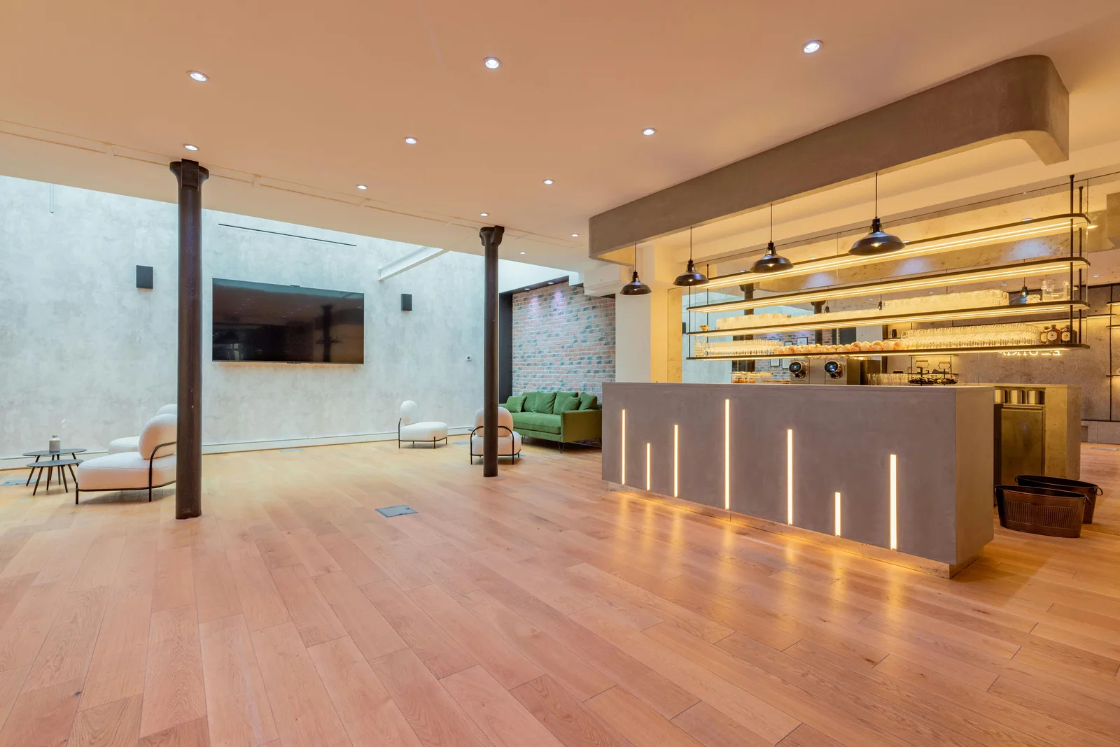 Loft – Equiria Showroom in Paris République — 3